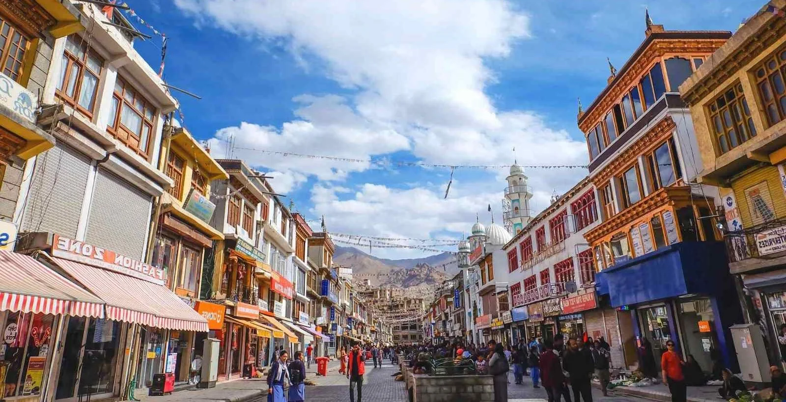 Highlights Tour – Palaces, Monasteries, Valleys & Lakes
