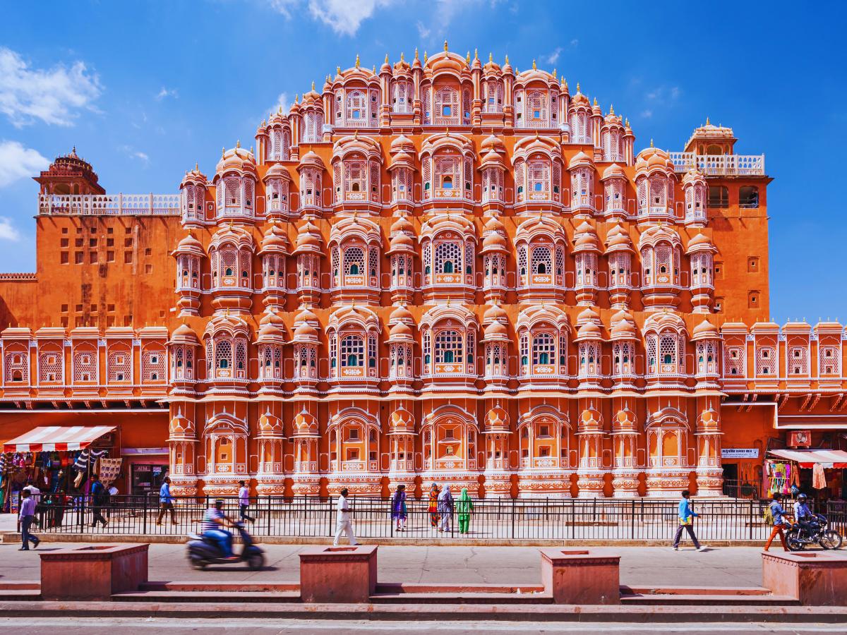  Arrival in Jaipur & Sightseeing