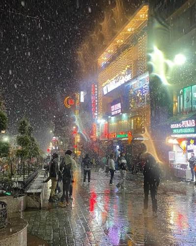 Manali Mall Road.